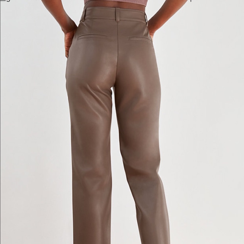 Aritzia Babaton Command Cropped Pant taupe